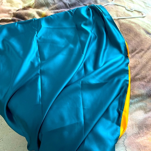 ONE SIZE 2 WAY off shoulder dress sz. 0-18 - Picture 16 of 16